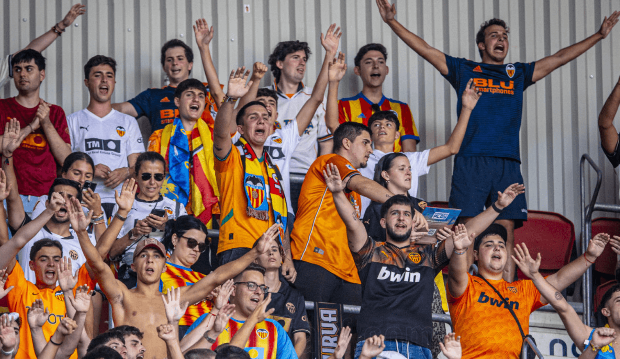 Aficionados del Valencia CF en Pamplona (Foto: Valencia CF)