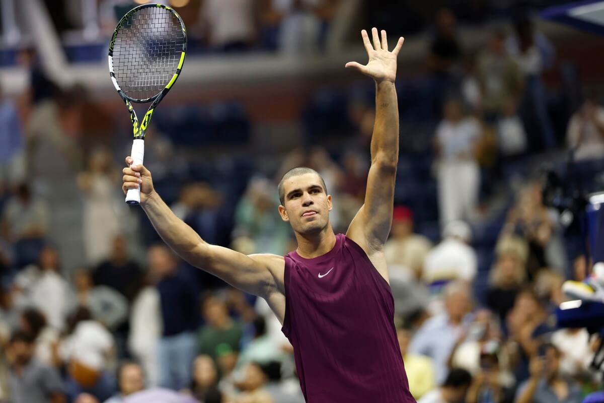 Carlos Alcaraz, rapado en el triunfo sobre Reilly Openda en el US Open (Foto: EFE).