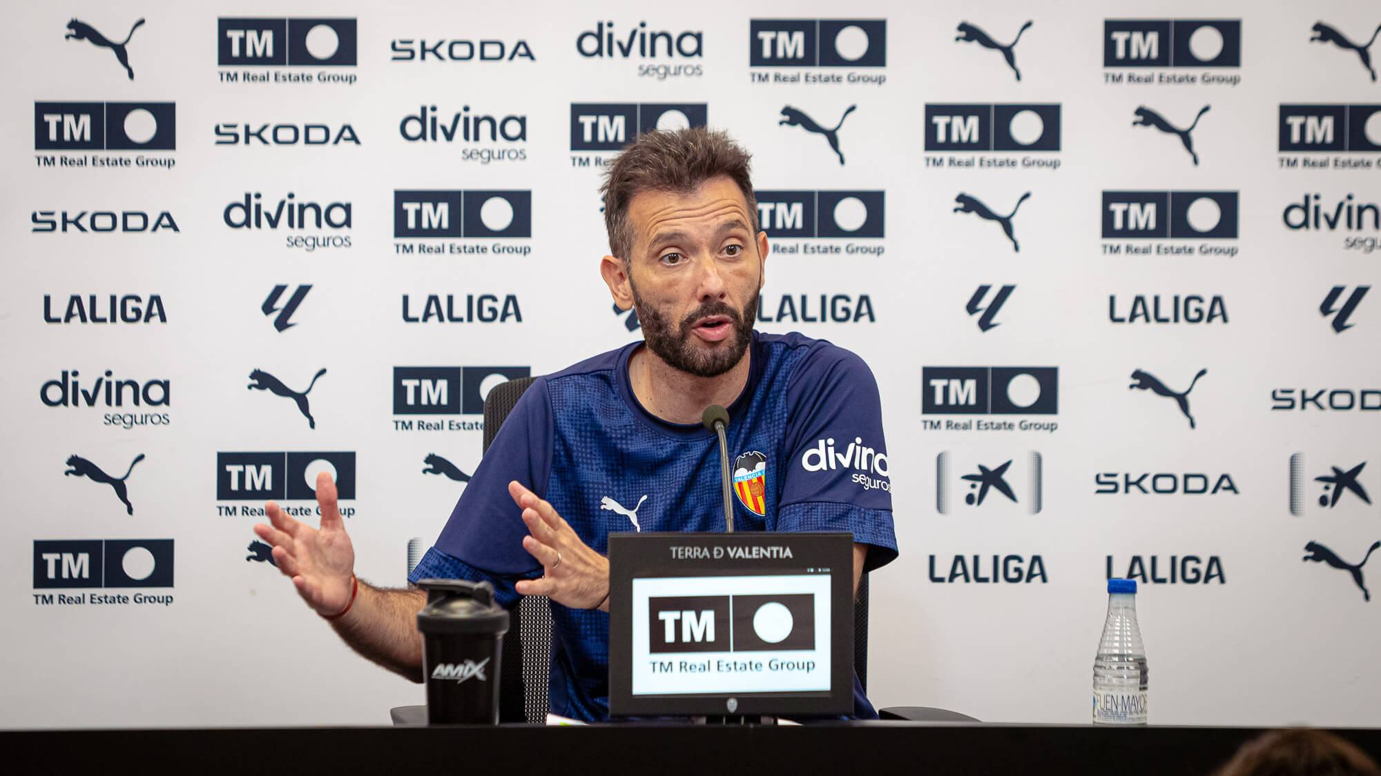 Carlos Corberán en sala de prensa (Foto: Valencia CF)