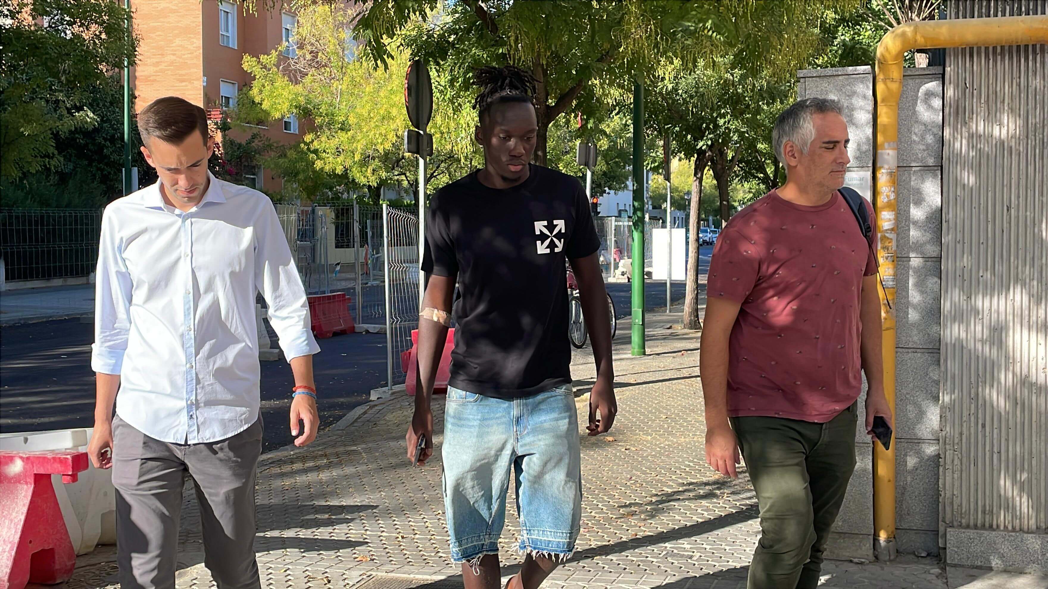 Batista Mendy, camino del reconocimiento médico (Foto: Kiko Hurtado).