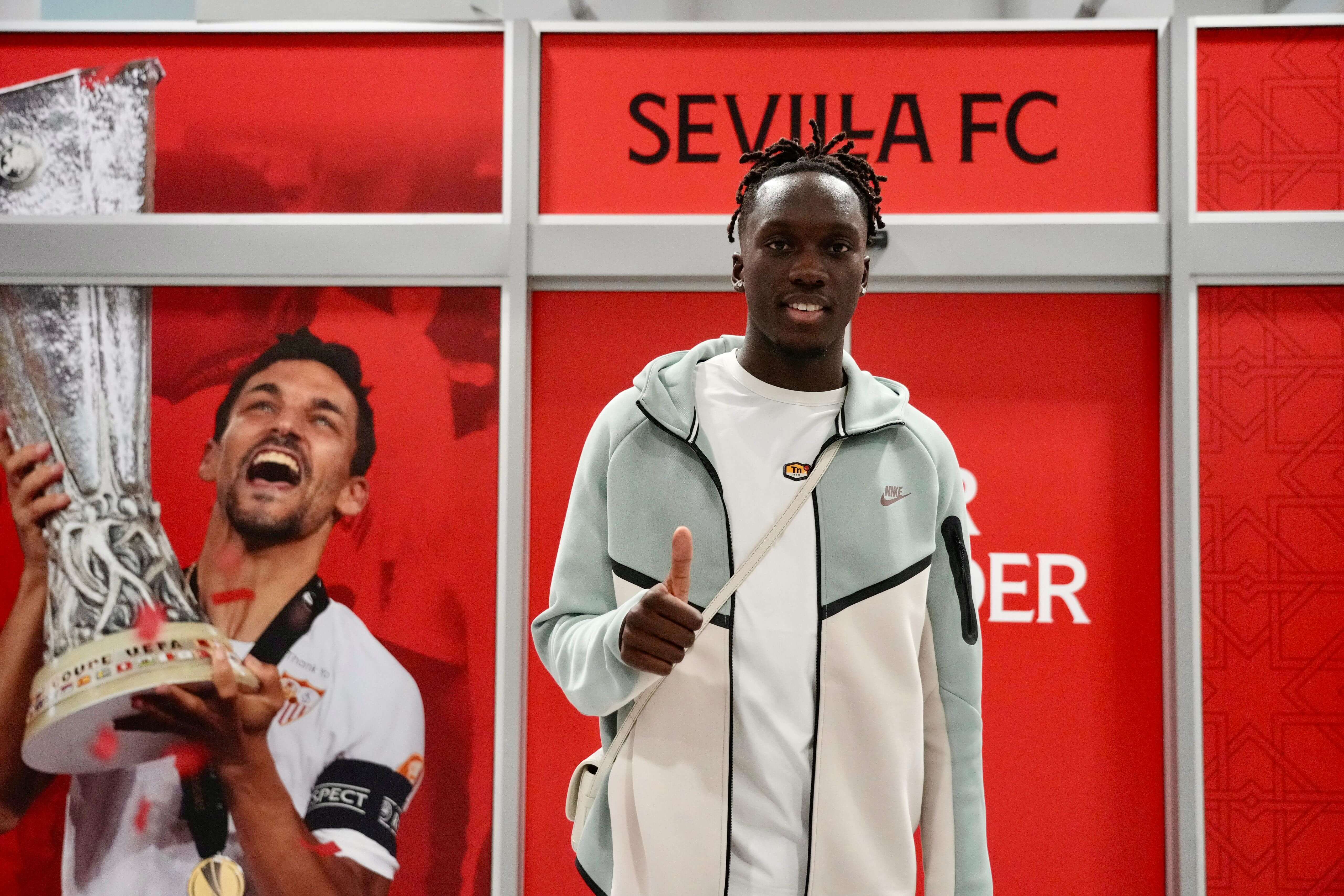 Batista Mendy, en su llegada a Sevilla.