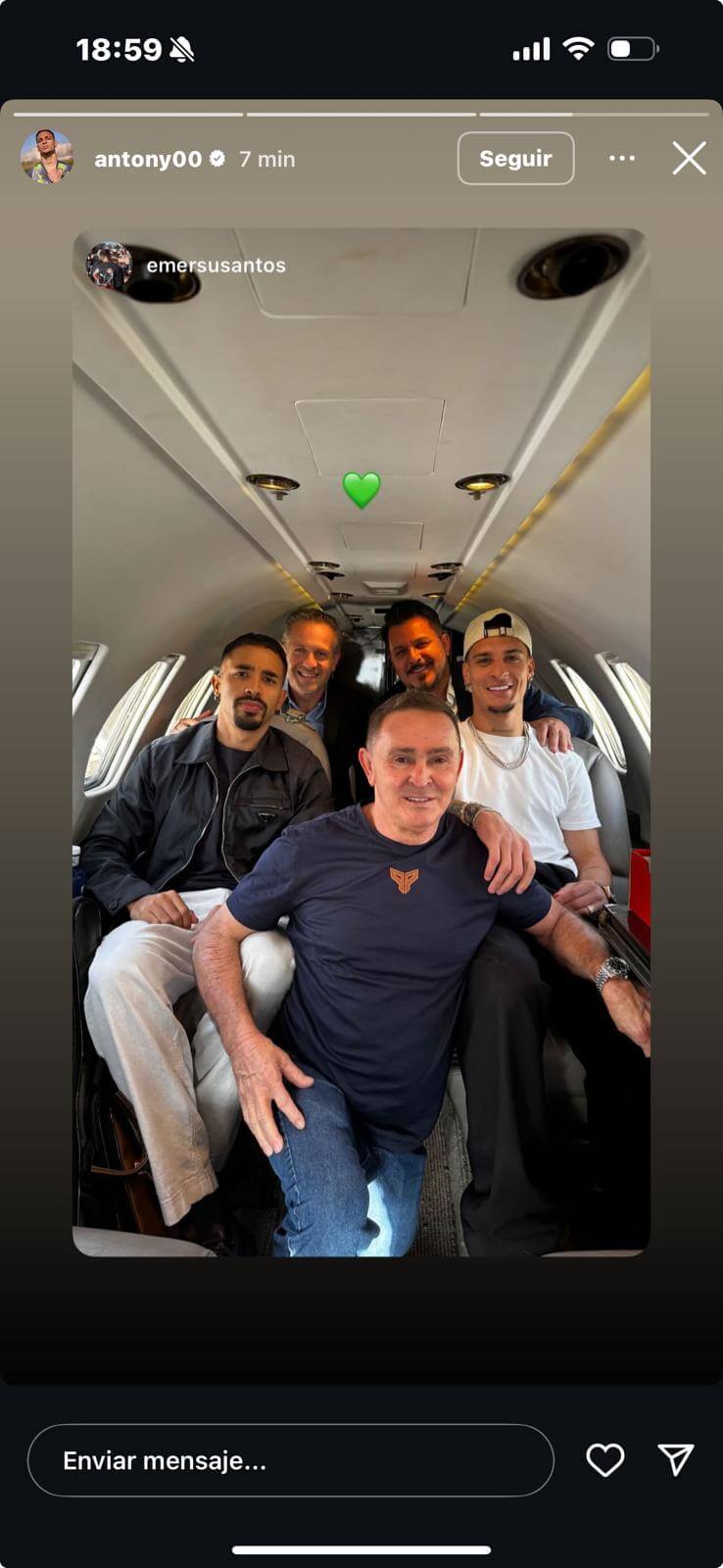 Antony, volando hacia Sevilla.