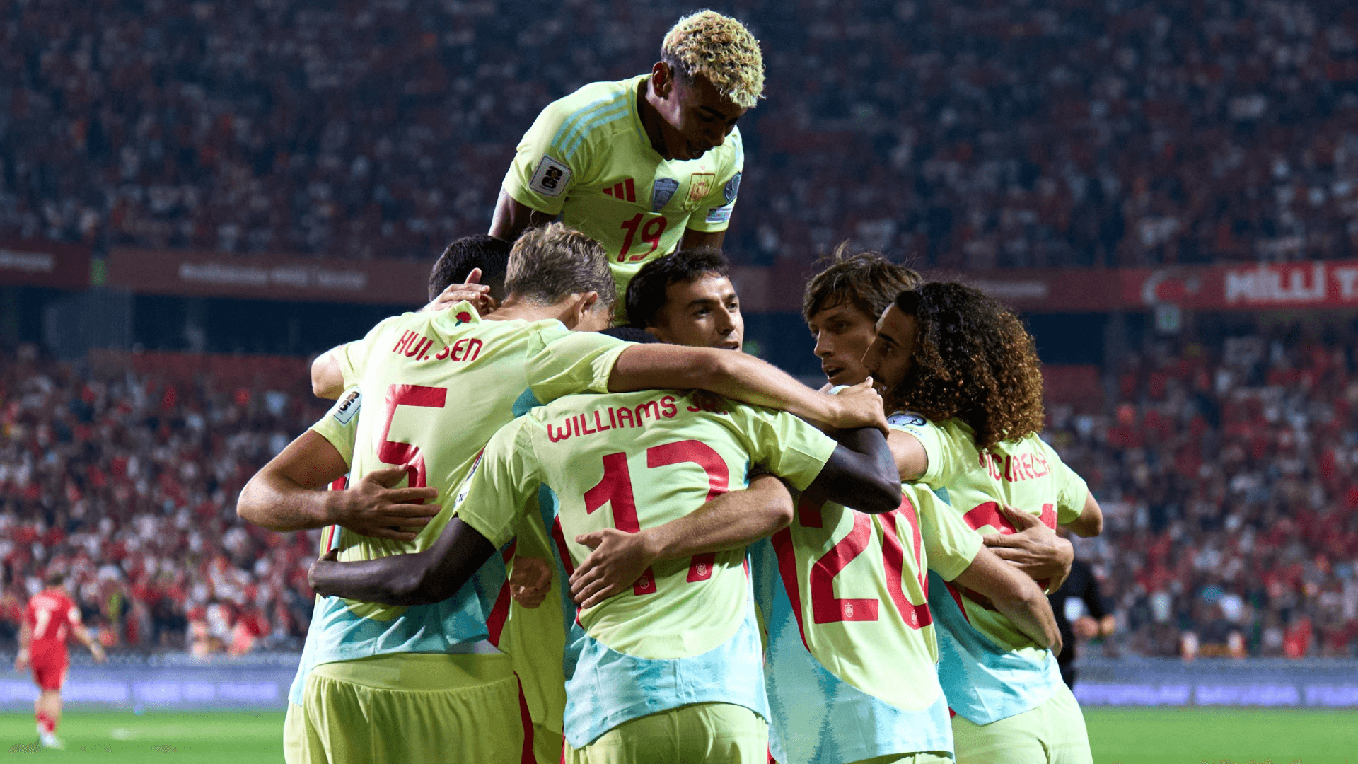 Los jugadores de España celebran un gol a Turquía (Foto: SeFútbol).