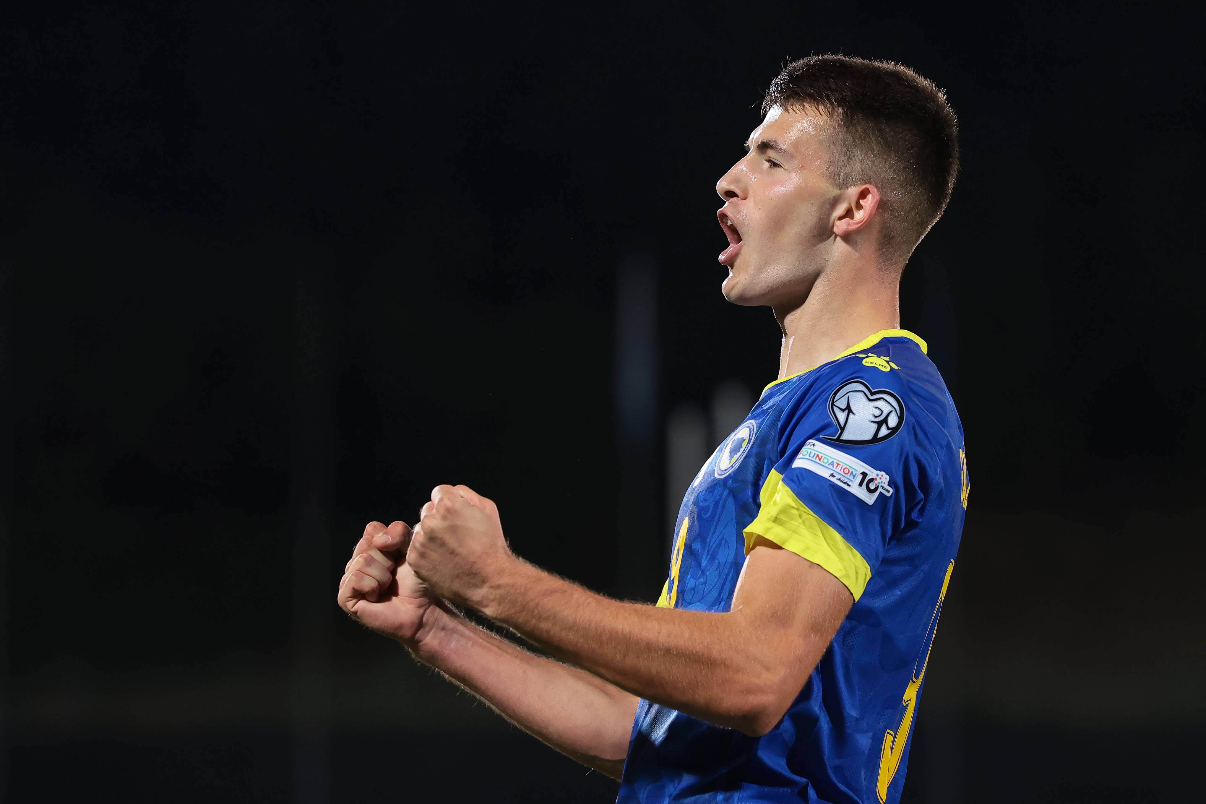 Samed Bazdar celebra su gol en el San Marino-Bosnia (Foto: Cordon Press).