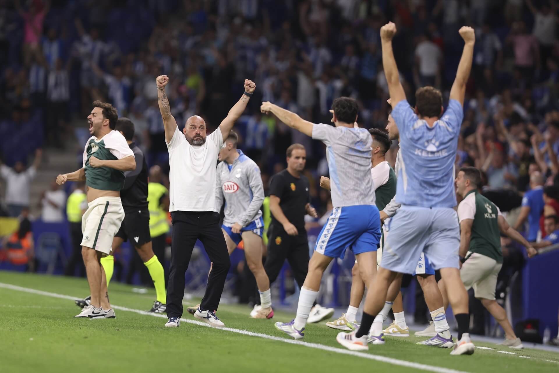 Manolo González celebra la victoria en el Espanyol-Mallorca (Foto: Europa Press).
