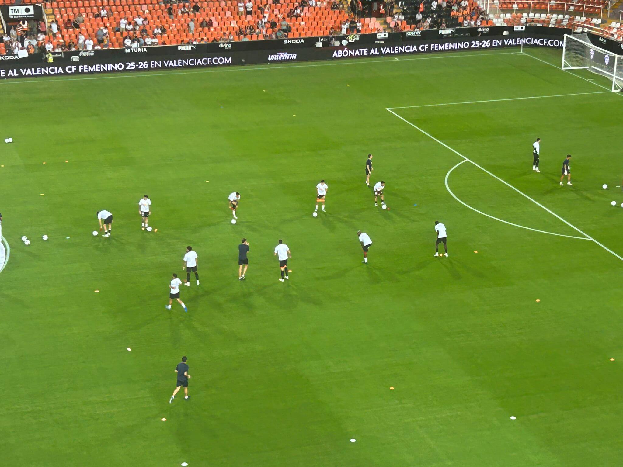 Calienta el Valencia CF en Mestala