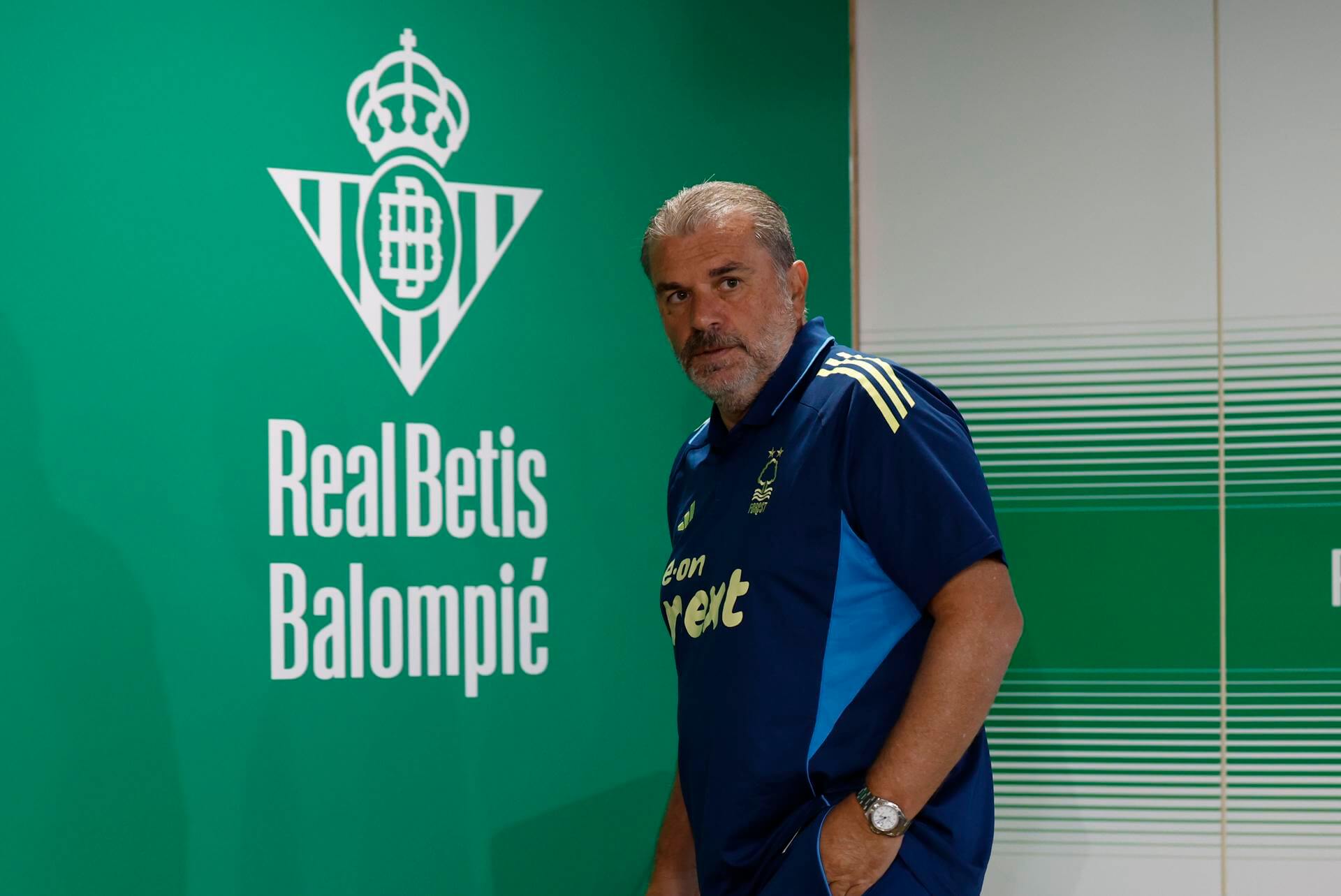 Ange Postecoglou, entrenador del Forest, en la previa ante el Betis (Foto: EFE). 