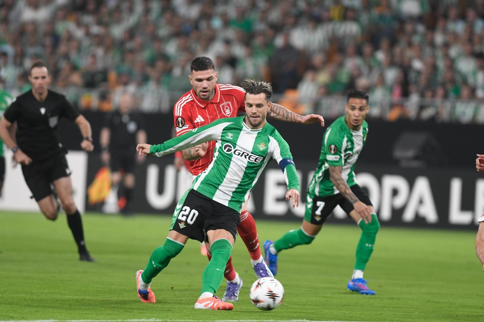 Lo Celso, ante el Nottingham (Foto: Kiko Hurtado)