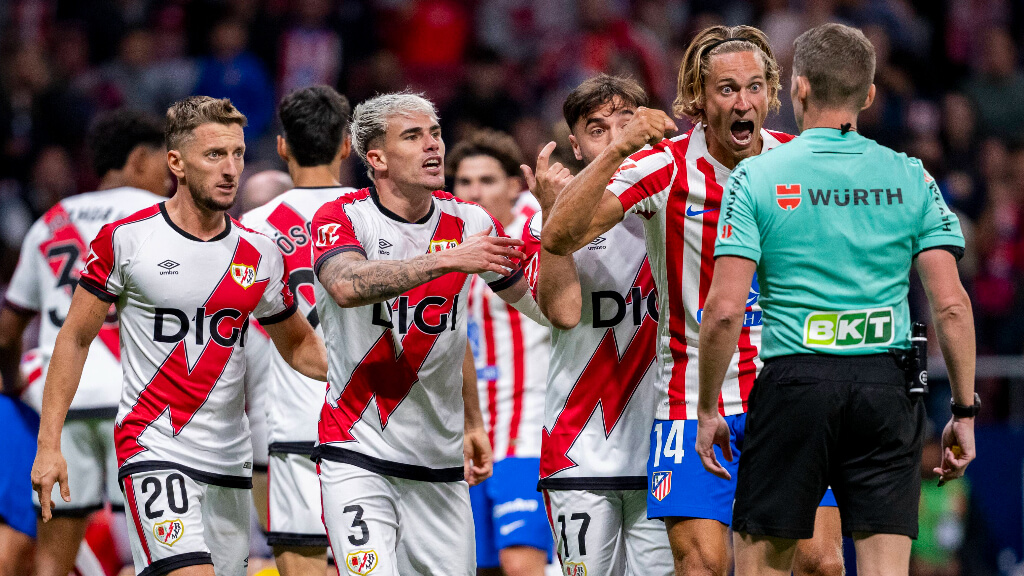 Las protestas de los jugadores del Atlético y del Rayo (Cordon Press)