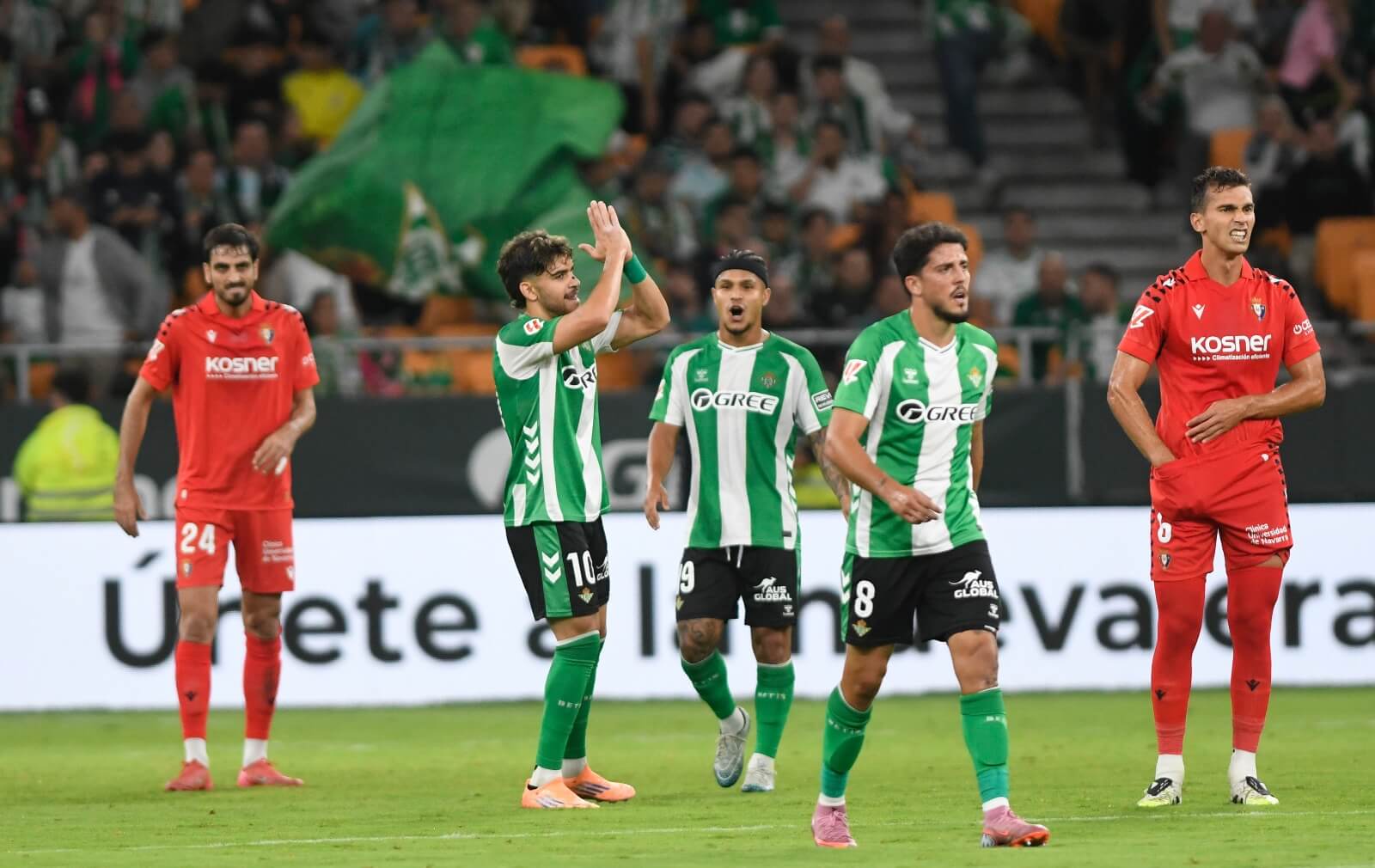 La celebración del gol de Ez Abde contra Osasuna (Foto: Kiko Hurtado)