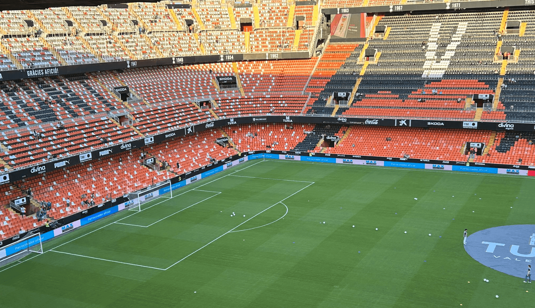 Mestalla casi totalmente vacío a menos de una hora del comienzo