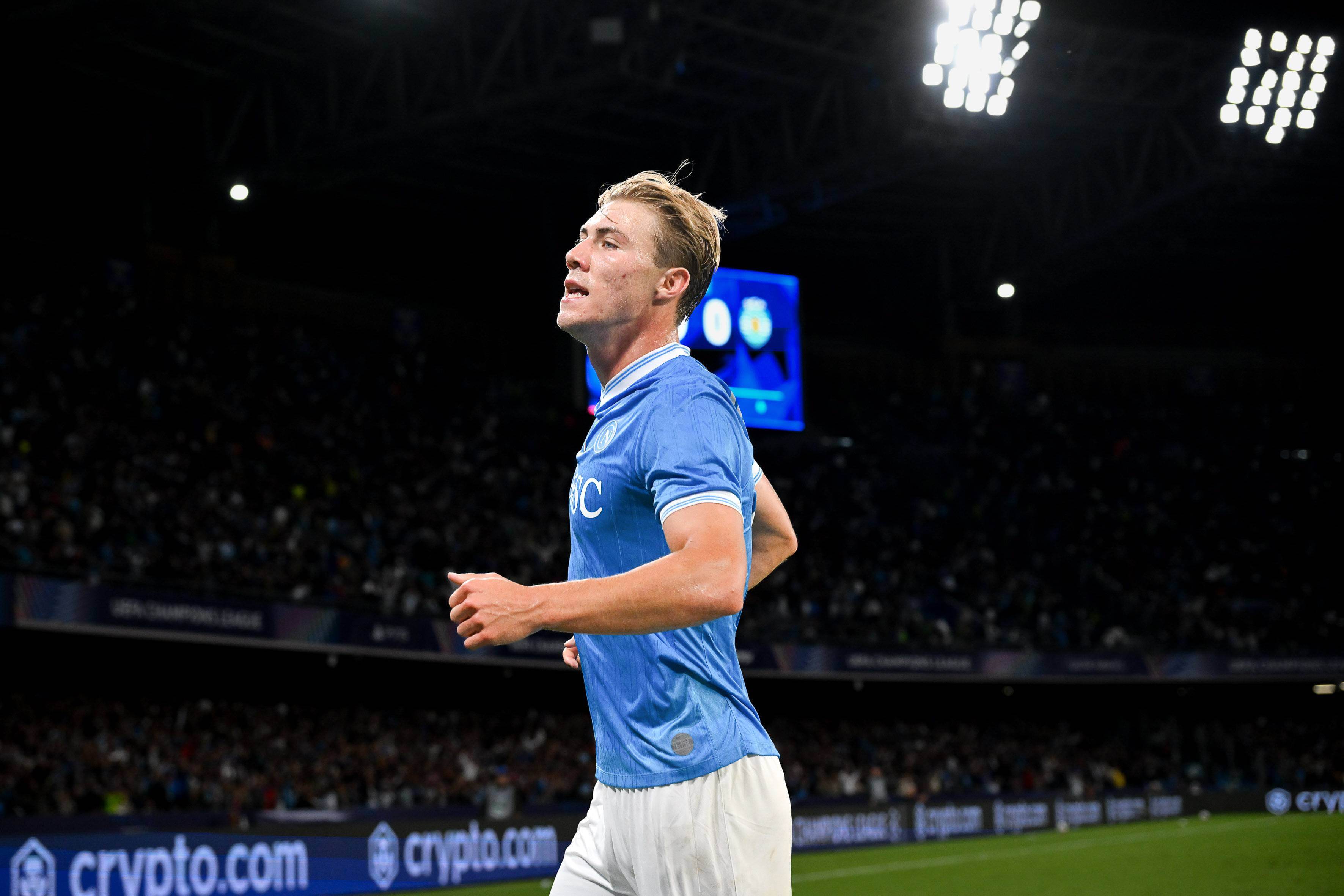Rasmus Hojlund celebra uno de sus goles en el Nápoles-Sporting de Portugal (Foto: Cordon Press).