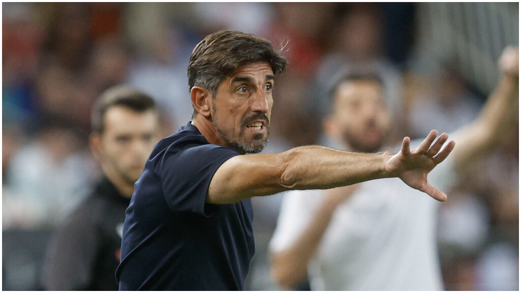 Veljko Paunovic, en el partido del Oviedo - Valencia. (EFE)