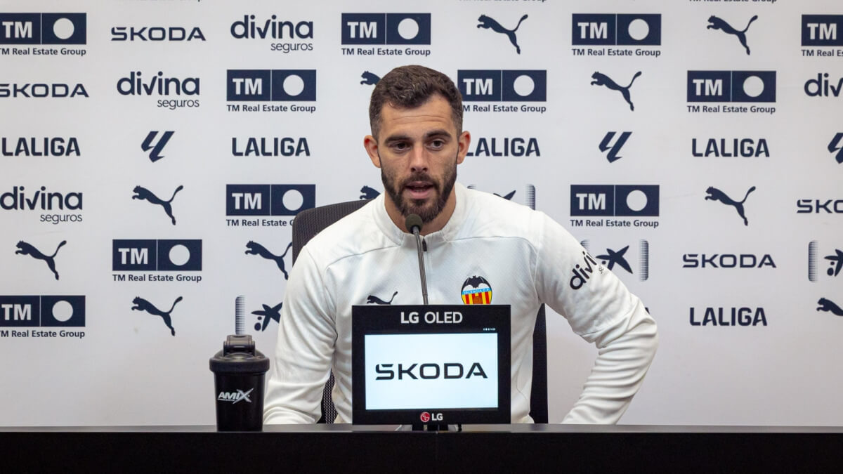 Luis Rioja atiende a la prensa