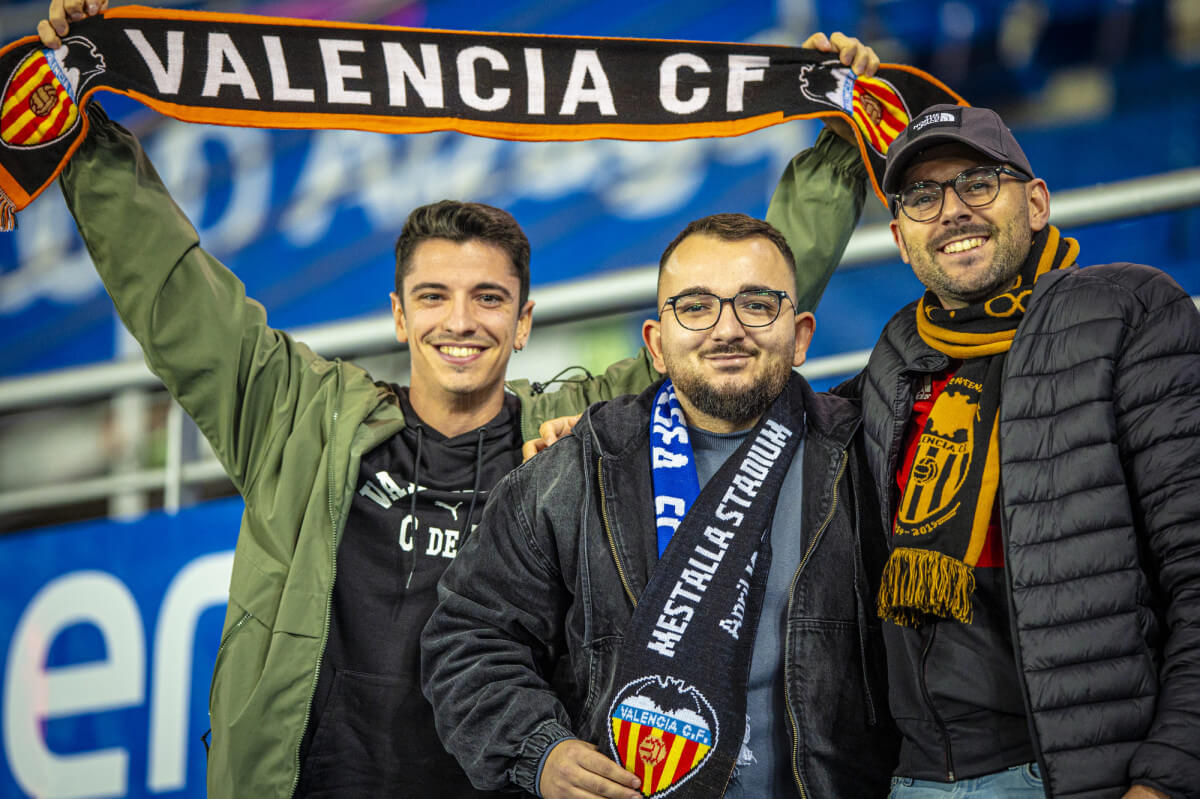 Afición del Valencia CF en Vitoria (Foto: Valencia CF)