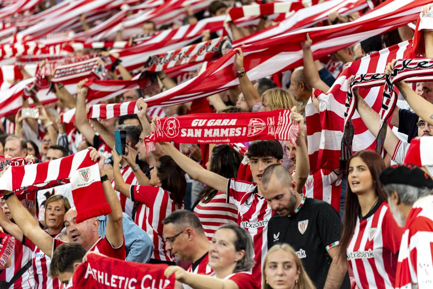 La grada a tope ante el Qarabag en la Champions League (Foto: Giovanni Batista).