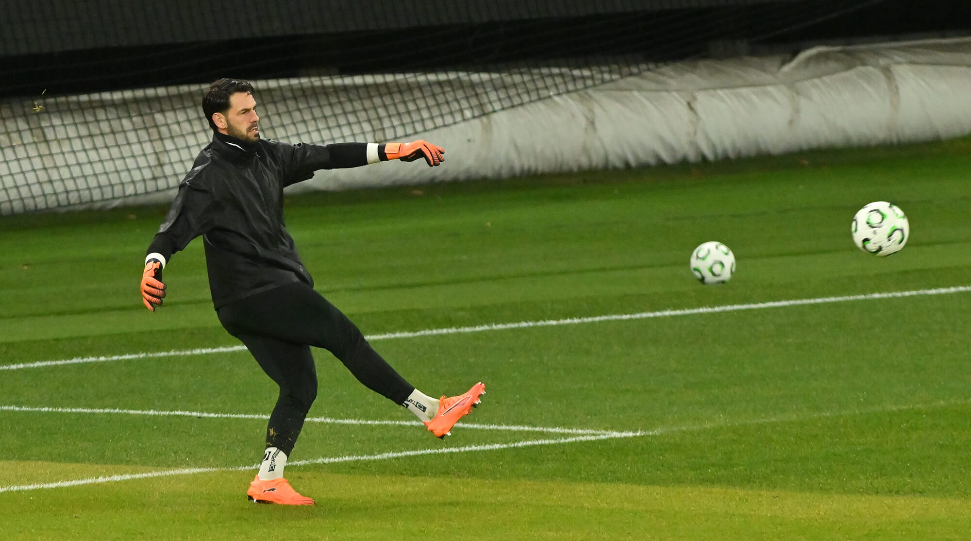 Augusto Batalla calentando en Suecia (Rayo Vallecano)