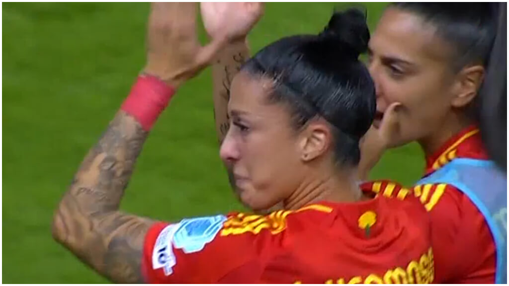 Jenni Hermoso se emociona en regreso con España. (Teledeporte)