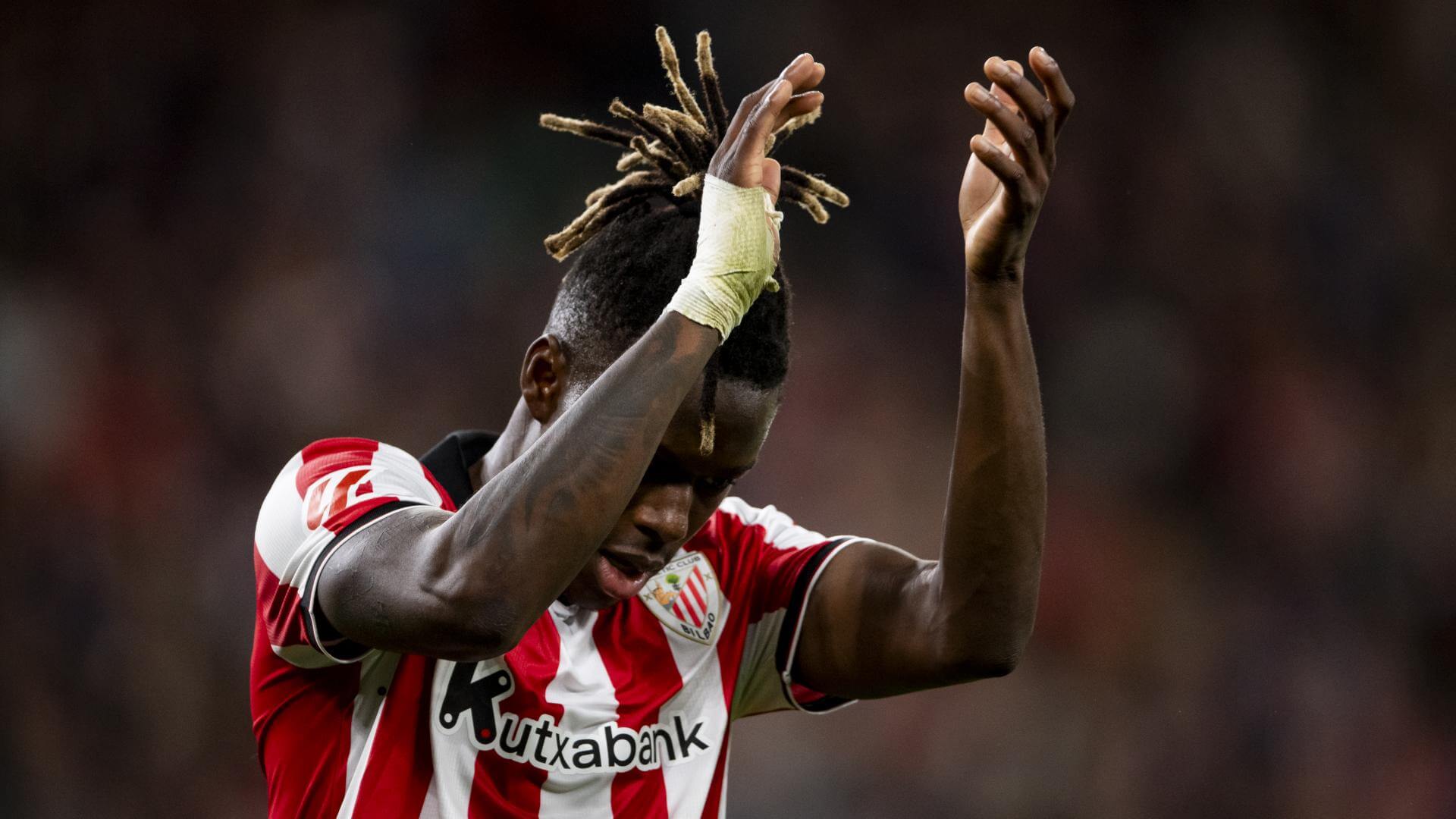 Aplausos de Nico Williams, ante el Getafe en San Mamés (Foto: Athletic Club).