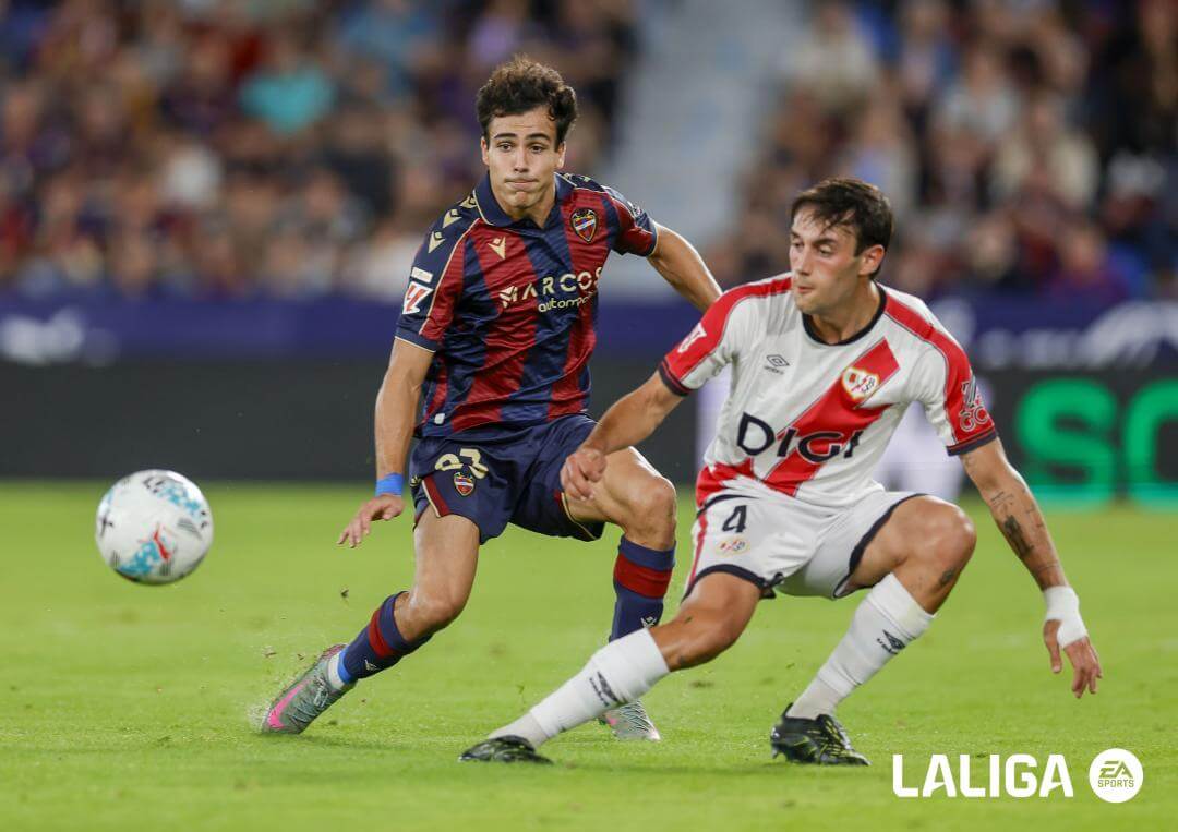Manu Sánchez, en un partido del Levante (FOTO: LALIGA).