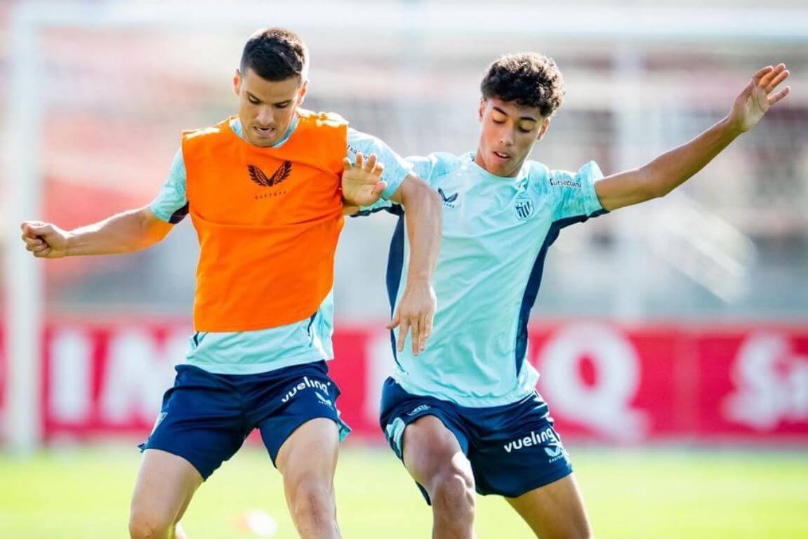 Galarreta y Selton luchan en un entrenamiento en Lezama (Foto: Athletic Club).