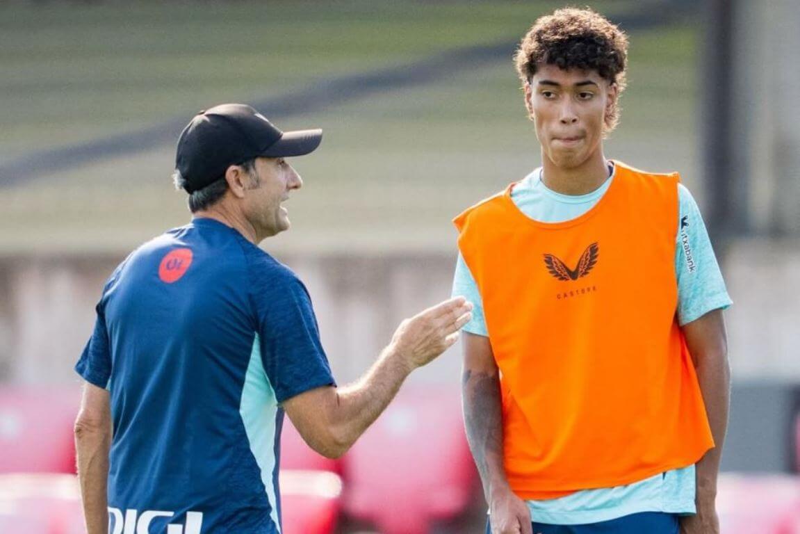 Instrucciones de Ernesto Valverde a Selton en un entrenamiento en Lezama (Foto: Athletic Club).