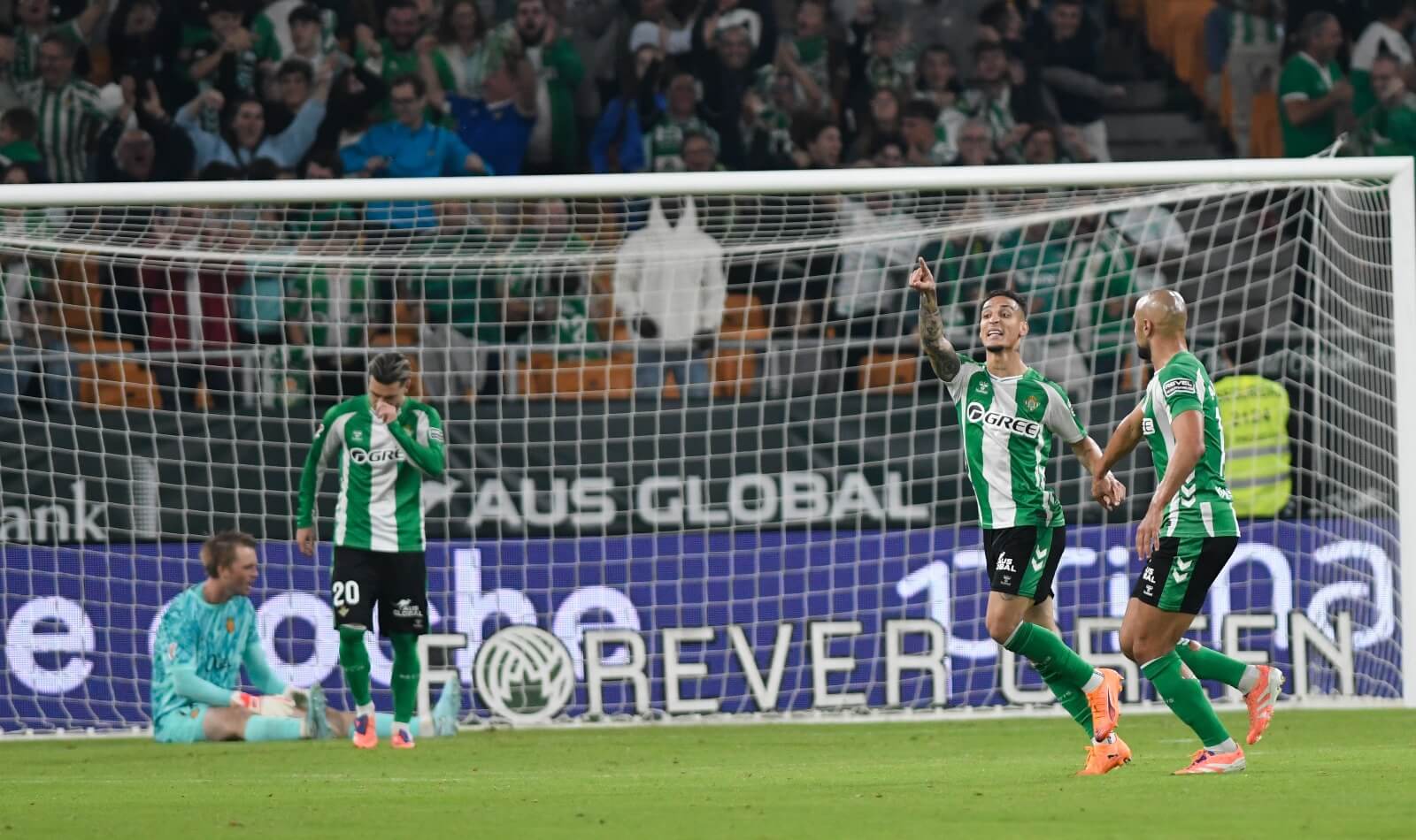 Antony celebra su segundo gol en el Betis-Mallorca (Foto: Kiko Hurtado).