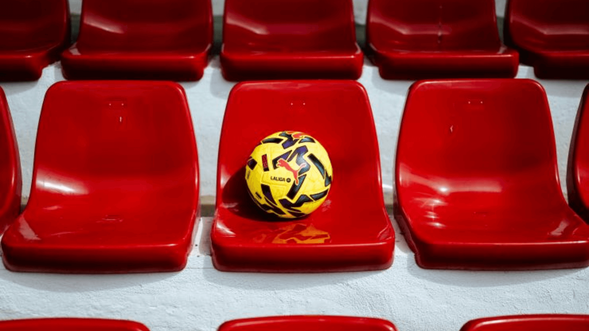 El nuevo balón amarillo de LaLiga (Foto: LaLiga).