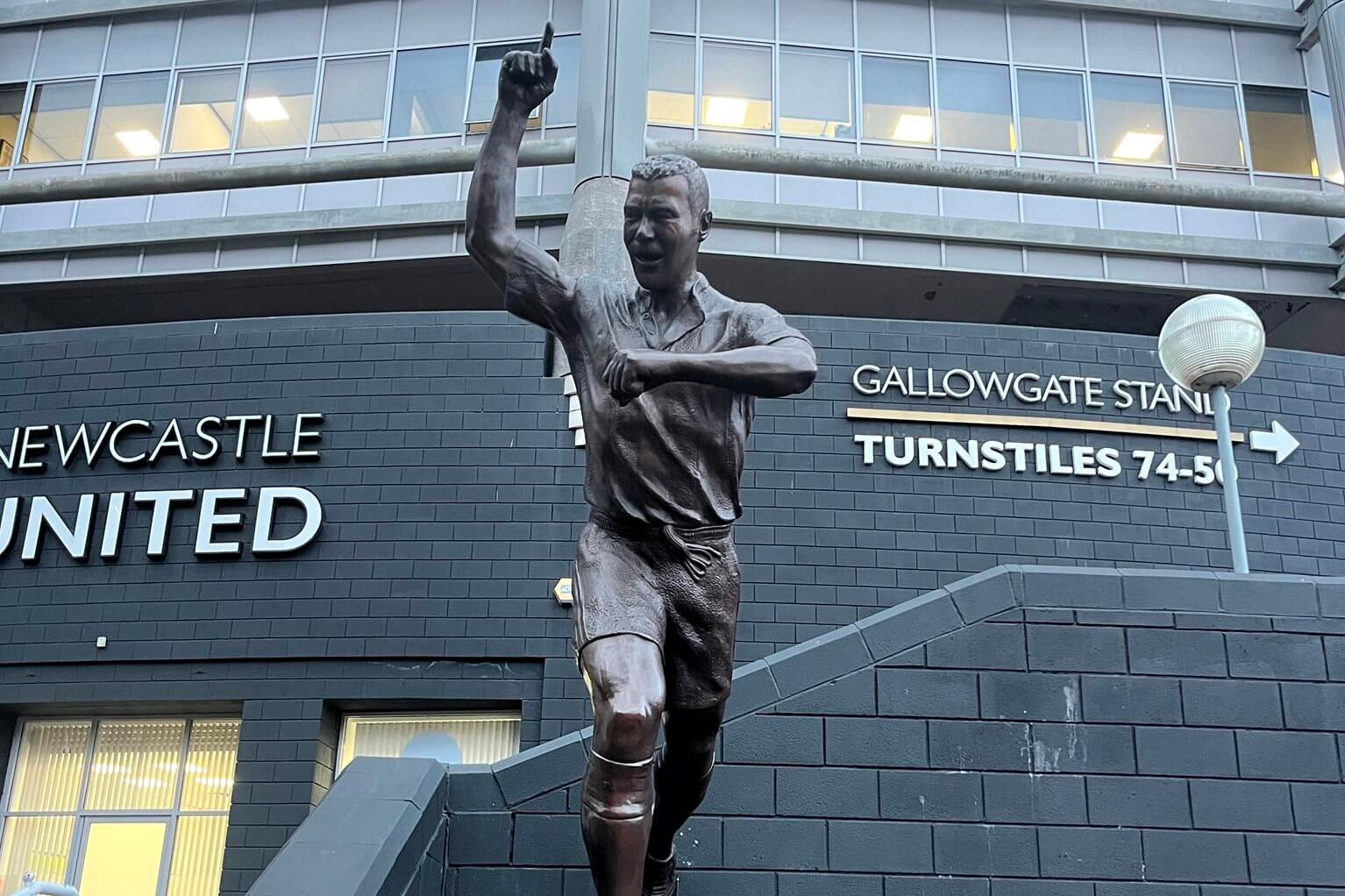 Estatua de Alan Shearer en St. James’ Park, en Newcastle (Foto: ElDesmarque).