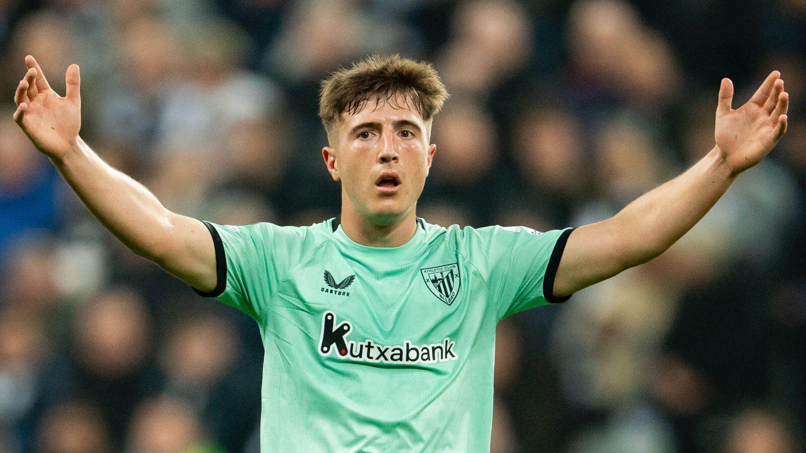 Gesto de Mikel Jauregizar ante el Newcastle en la Champions League (Foto: Athletic Club).