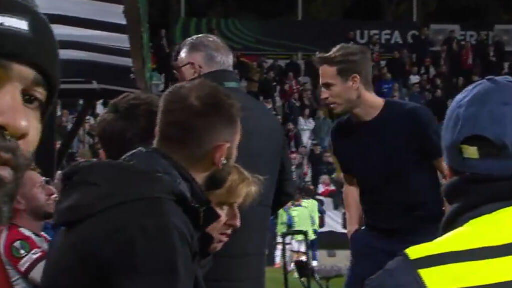 El enfado de Iñigo Pérez con Balliu al ser sustituido (Fuente: Movistar+)