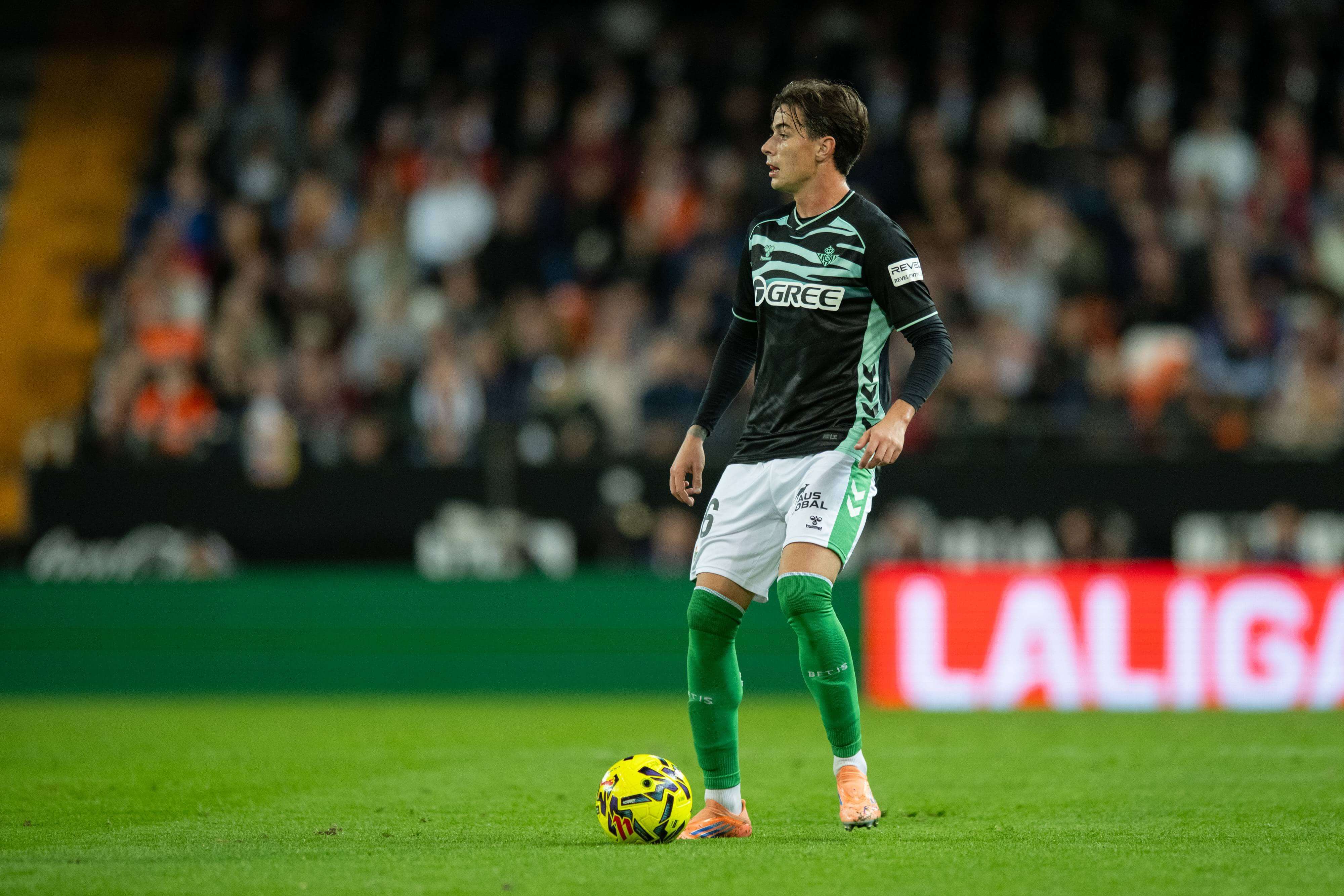 Valentín Gómez, ante el Valencia (Foto: Cordonpress)