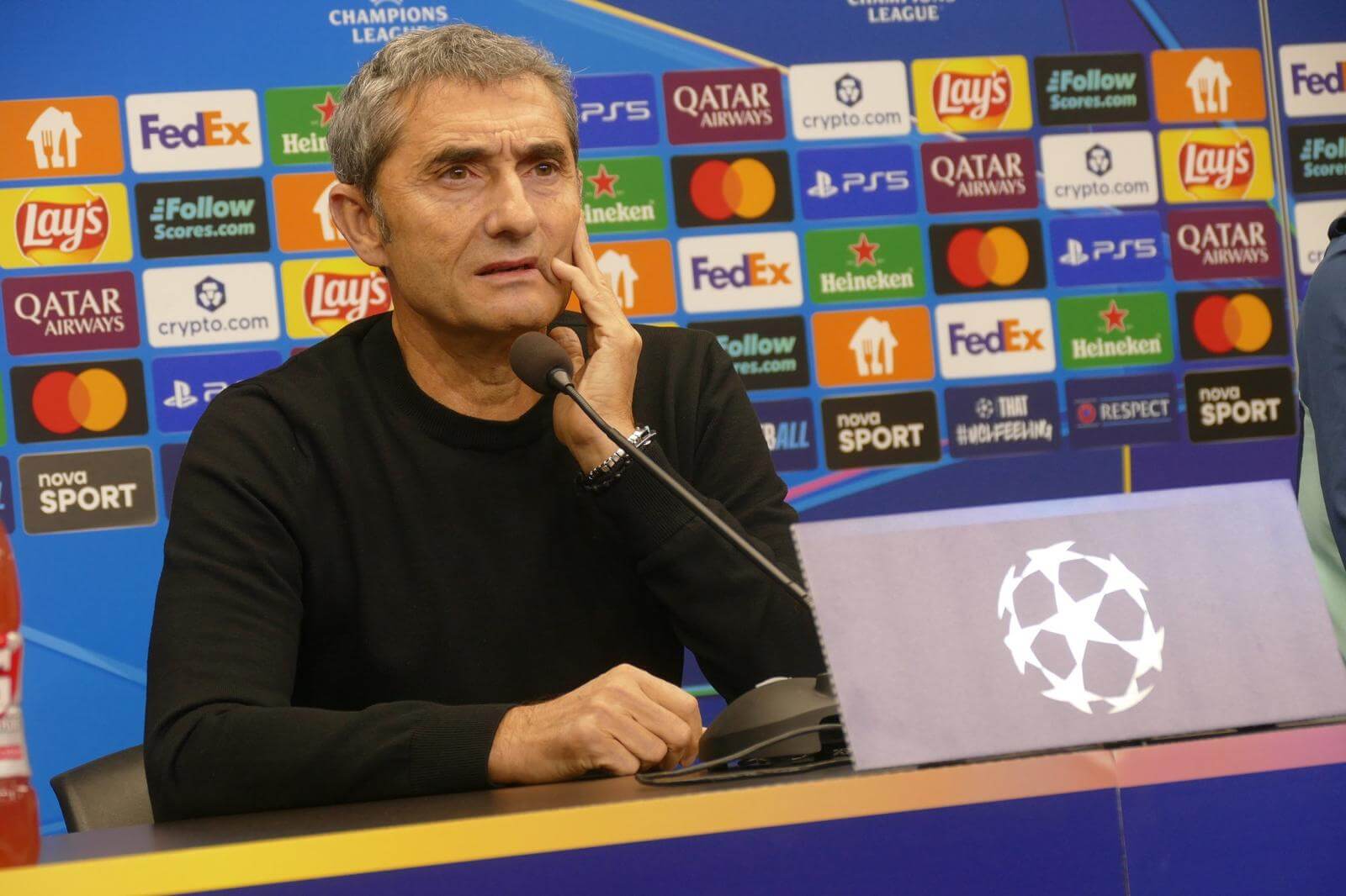 Ernesto Valverde atiende a la prensa en la Champions League (Foto: Athletic Club).