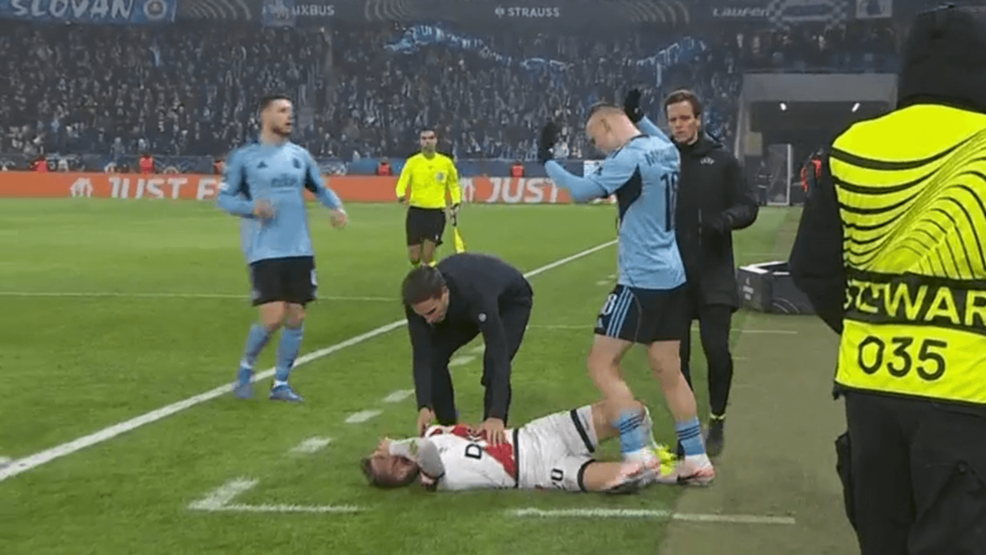 La caída de Ivan Balliu en el Slovan-Rayo.