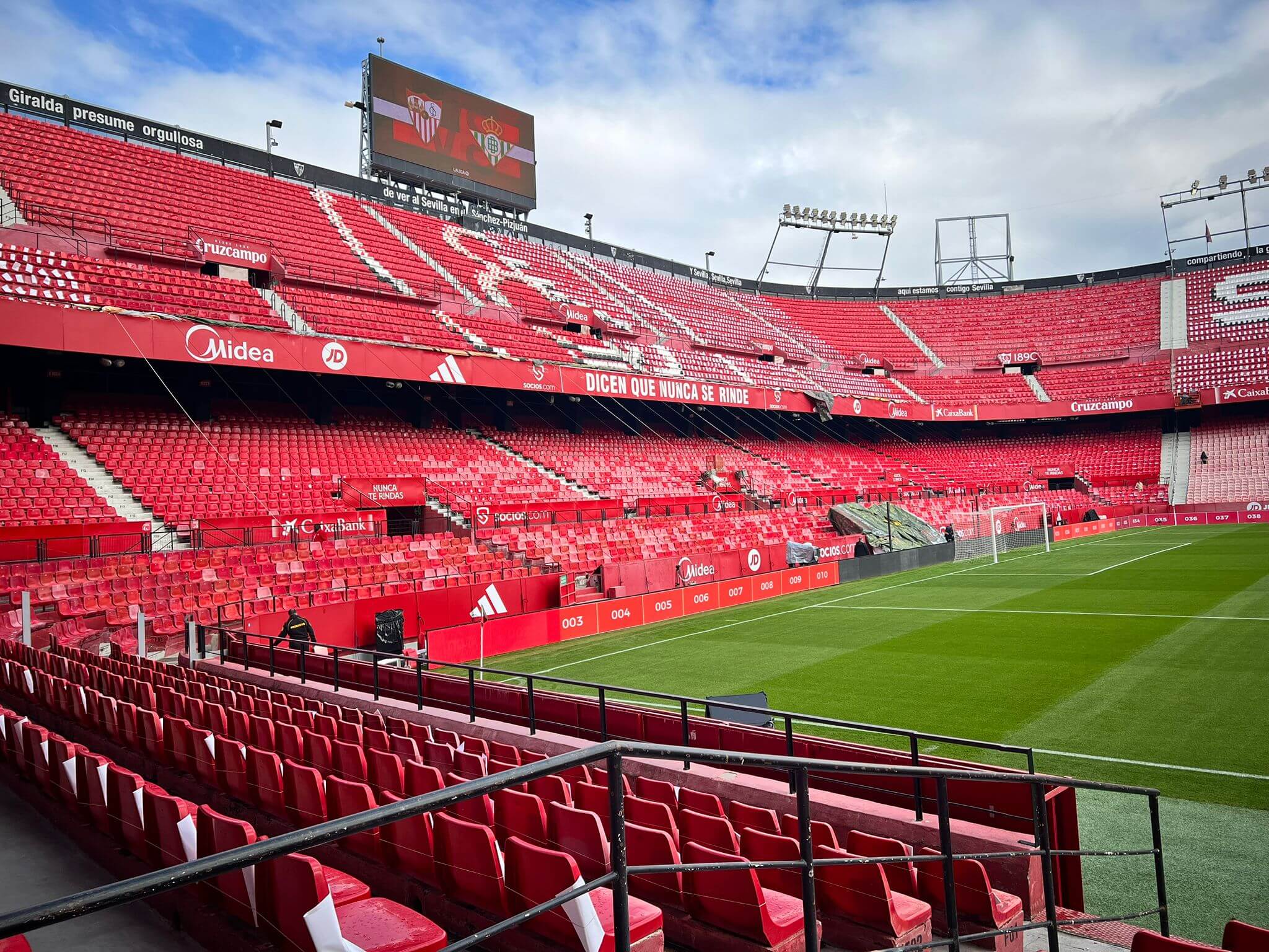 El Sánchez-Pizjuán, preparado para el derbi.