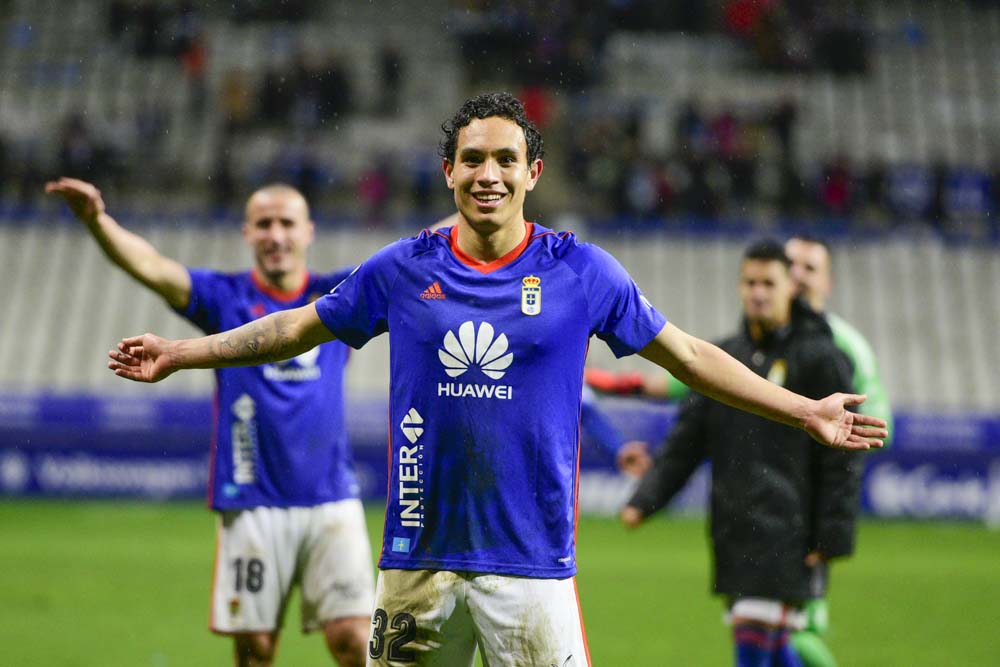 Steven, tras su primer gol con el Real Oviedo en el Carlos Tartiere (Foto: Laura Caraduje).