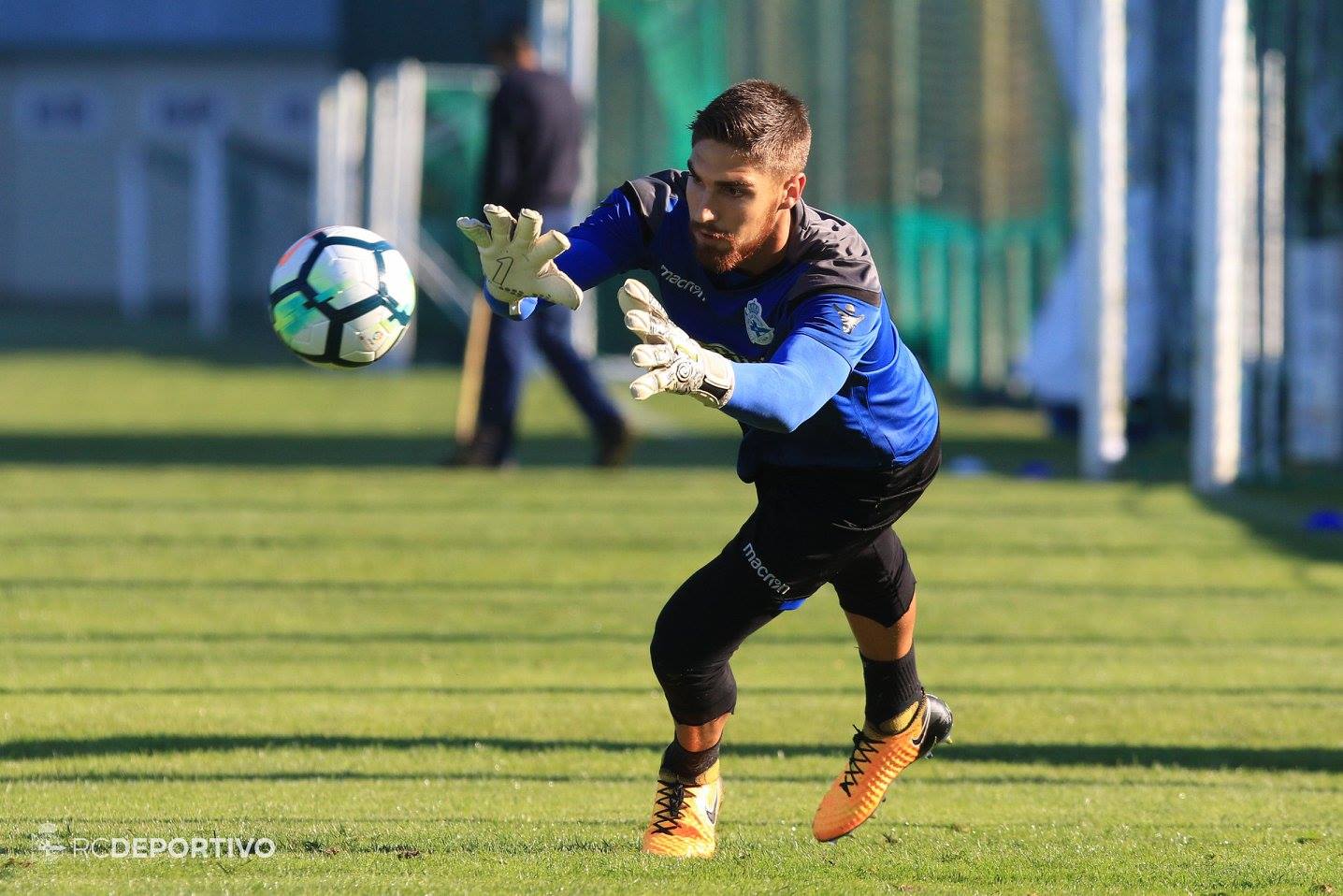 Álex Cobo, en un entrenamiento con el Dépor (Foto: RCD).