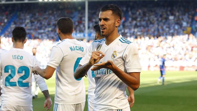 Ceballos celebra un gol con el Real Madrid.