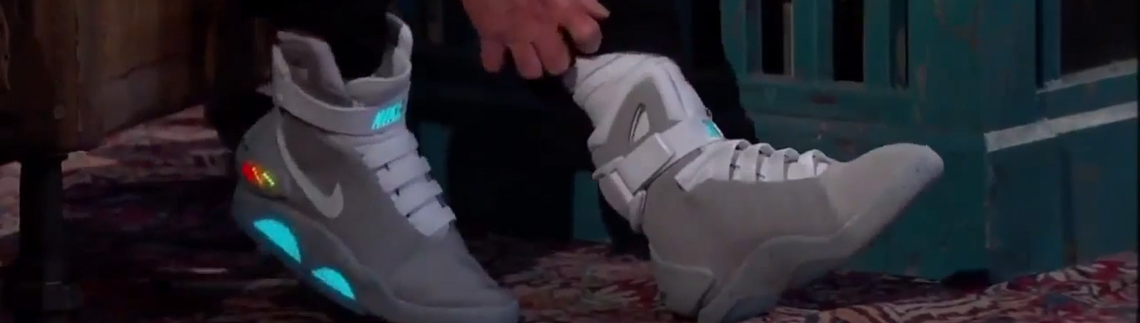 crimen obtener mantequilla Michael J. Fox estrena los primeros Nike...¡Con Robocordones!