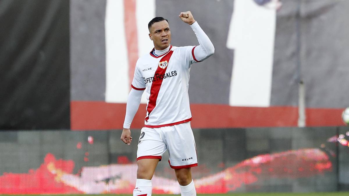 De Tomás festeja un gol con el Rayo.