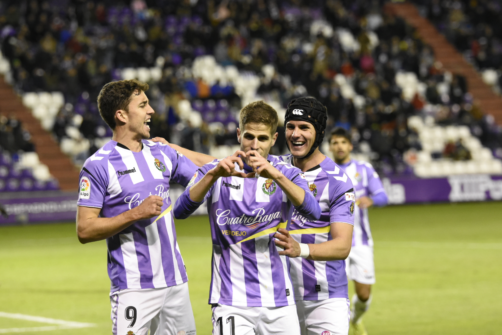 Hervías celebra junto a Mata y Luismi un gol (Foto: Andrés Domingo).