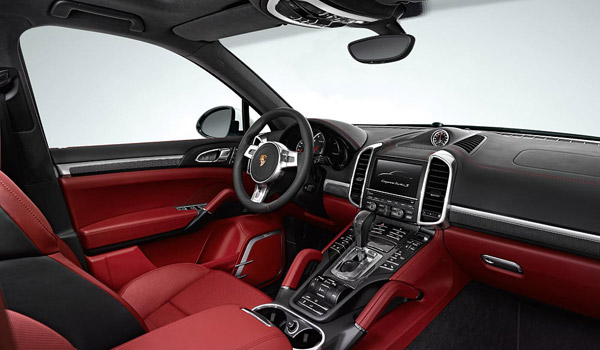 Interior del Porsche Cayenne Turbo S.
