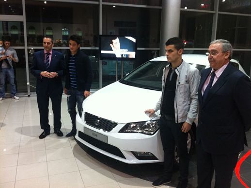 Manuel Hurtado, responsable post venta de SEAT España, y José Manuel Garrido, gerente de Garrijerson, junto a Juan Carlos y Álex Martínez.