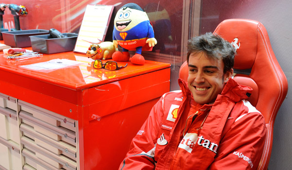 Alonso, sonriente antes de la carrera.
