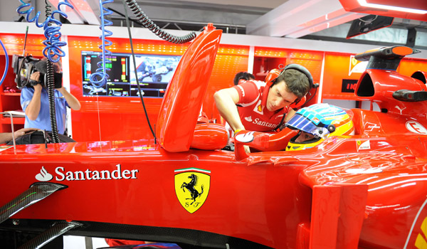 Alonso, en el cockpit de su F2012.