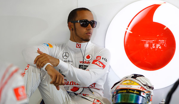 Hamilton, en el box de McLaren.