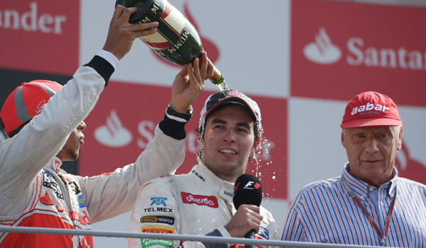 Hamilton y Pérez, en el podio de Monza.