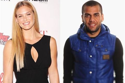 Bar Rafaeli y Daniel Alves.