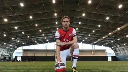 Monreal fichó por el Arsenal.