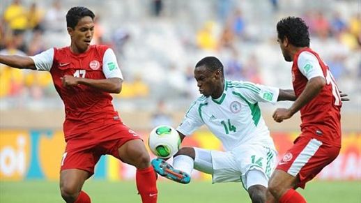 Lance del partido entre Tahití y Nigeria en la Cofecup.